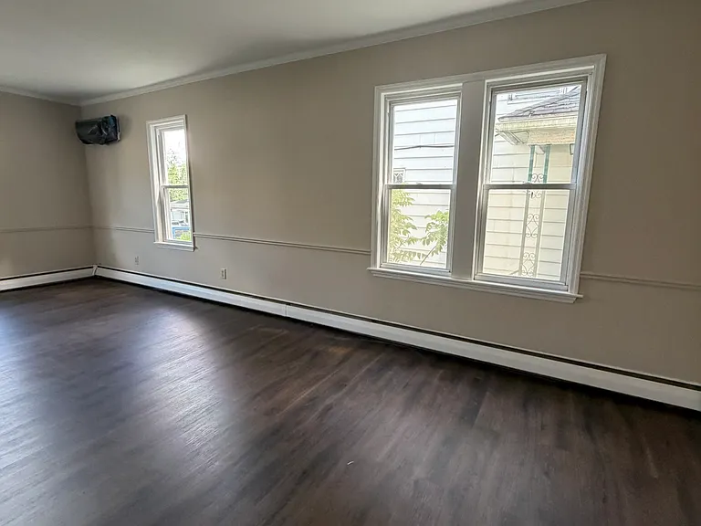 2040 Edna Ave — Photo 5