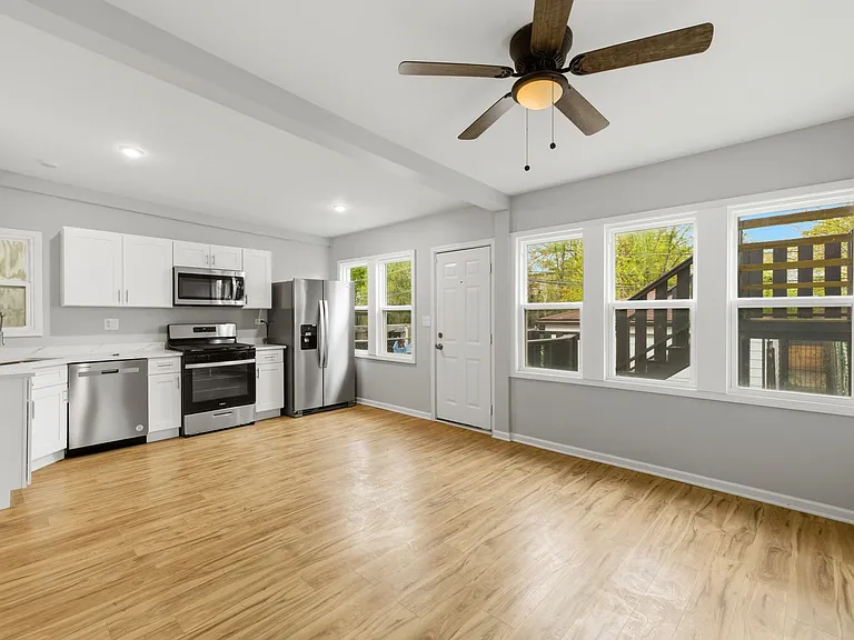 736 N Sawyer Ave #1 — Photo 15