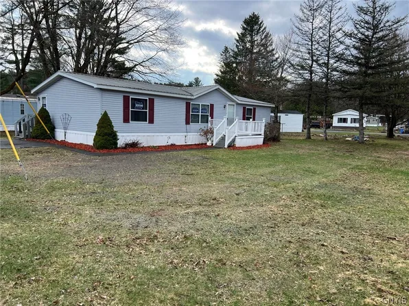 6 Mapledale Rd, Holland Patent, NY 13354