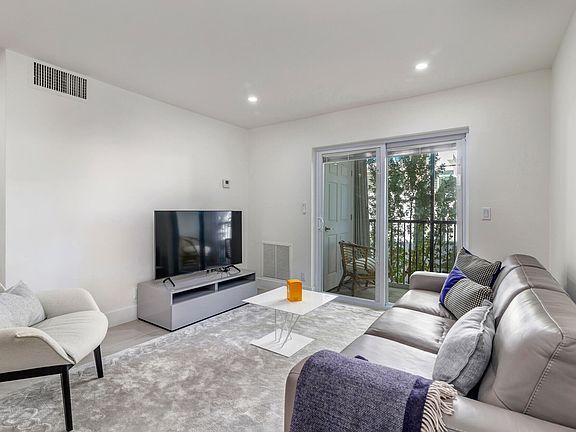 2nd image of 1527 S Flagler Drive #113f