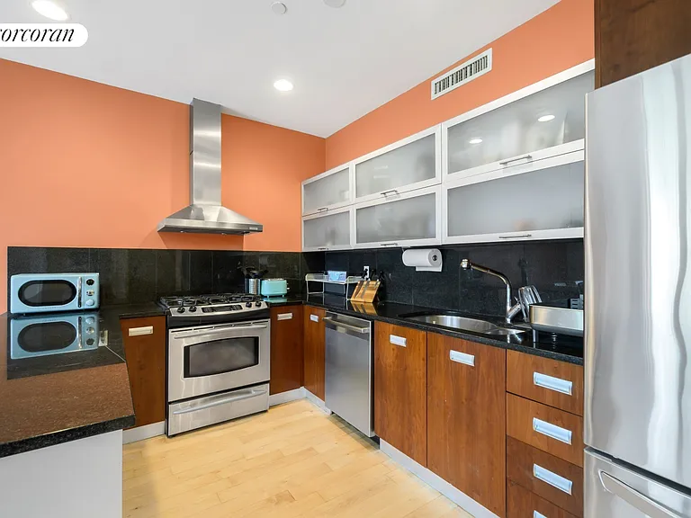 252 Richardson St #2L — Photo 3