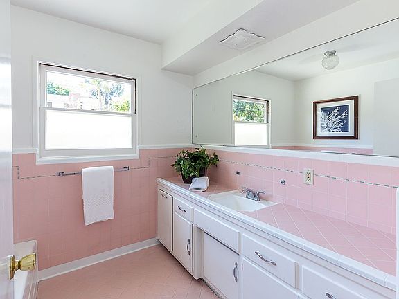 4th image of 4363 Miraleste Dr
