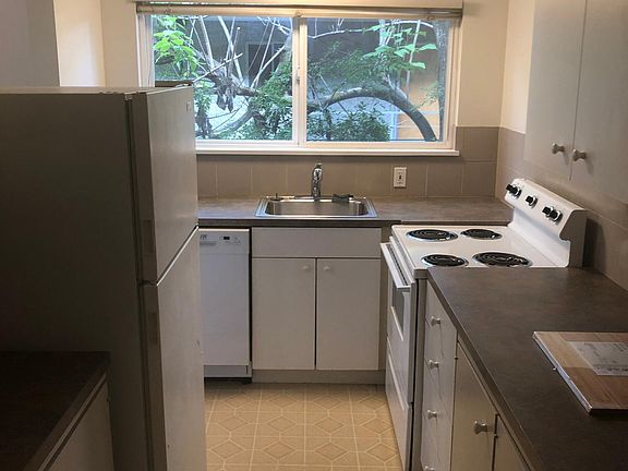 3rd image of 12030 32nd Ave NE APT 1