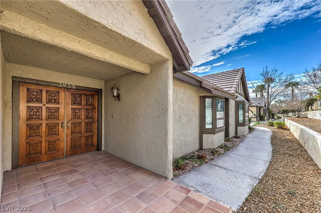 3 bed, 2.5 bath, 2305 sqft, $2,100 — Photo 4
