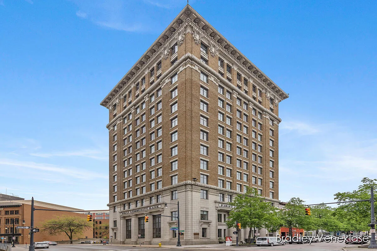 60 Monroe Center St NW APT 8D photo 1