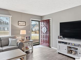 9211 Pauline St, Omaha, NE 68124