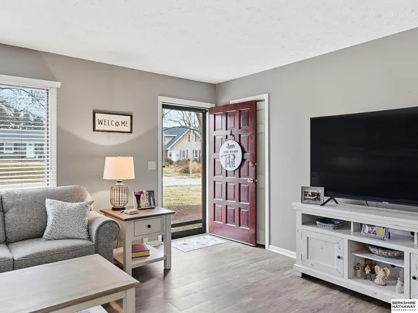 9211 Pauline St, Omaha, NE 68124