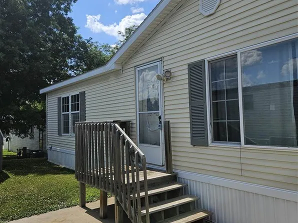 369 Saint Olaf St SW, Cedar Rapids, IA 52404