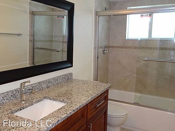 3rd image of 2217 NE 2nd St APT 5