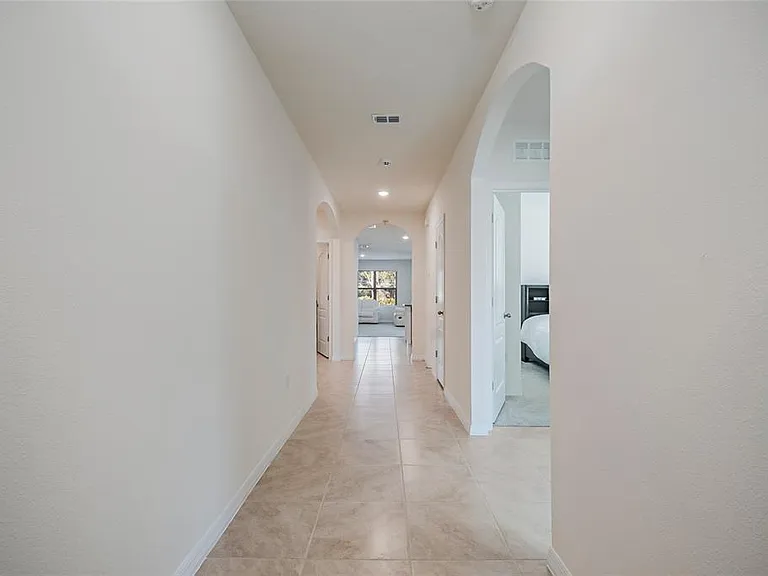 1126 Chichester Ct — Photo 6