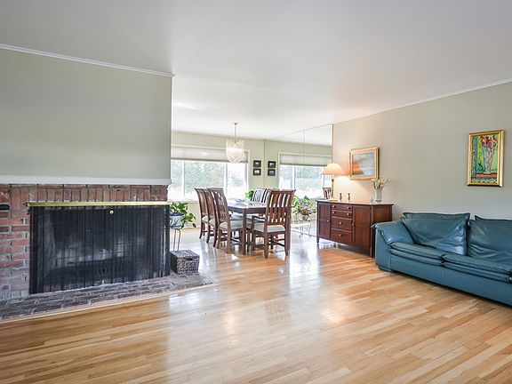 3rd image of 118 Thornwood