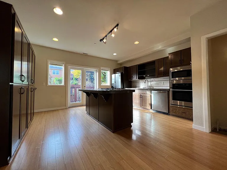4140 SW Corbett Ave — Photo 5