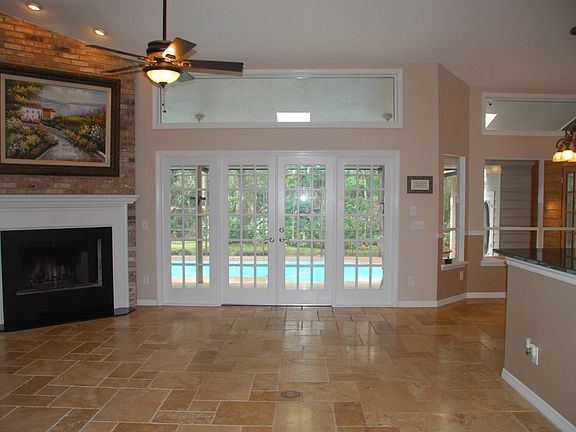 3rd image of 834 Shriver Cir