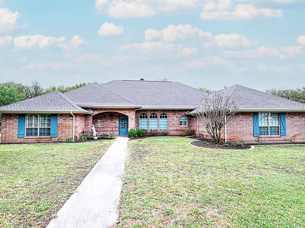 813 Woodland Trl N, Bowie, TX 76230