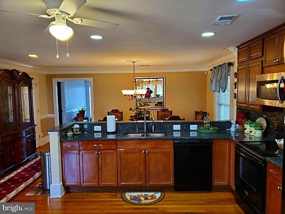 4th image of 14409 Brook Dr