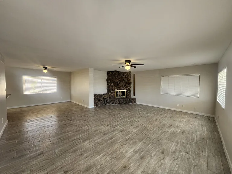 3136 W Port Au Prince Ln — Photo 5