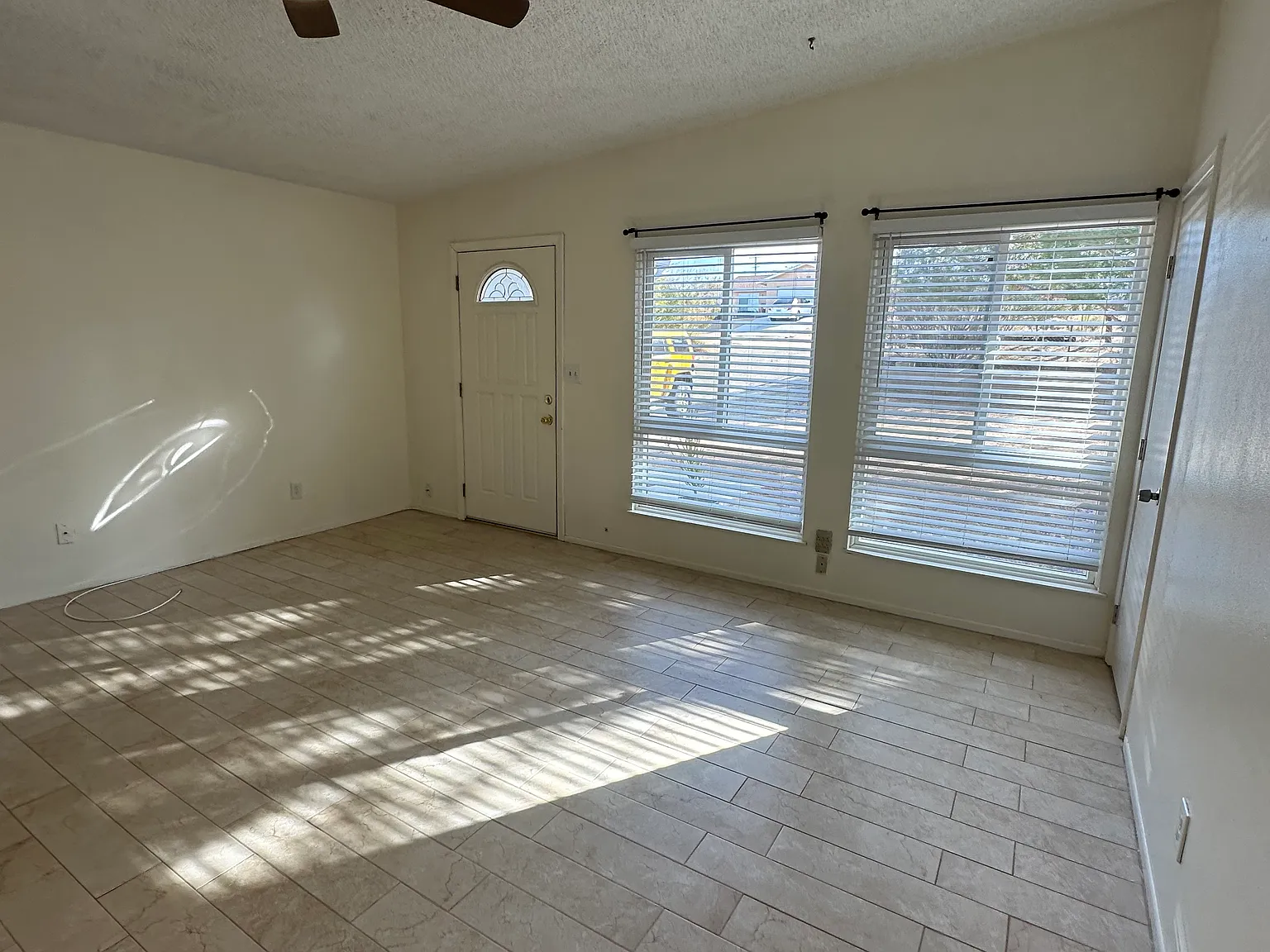 2 bed, 825 sqft, $1,695 — Photo 3