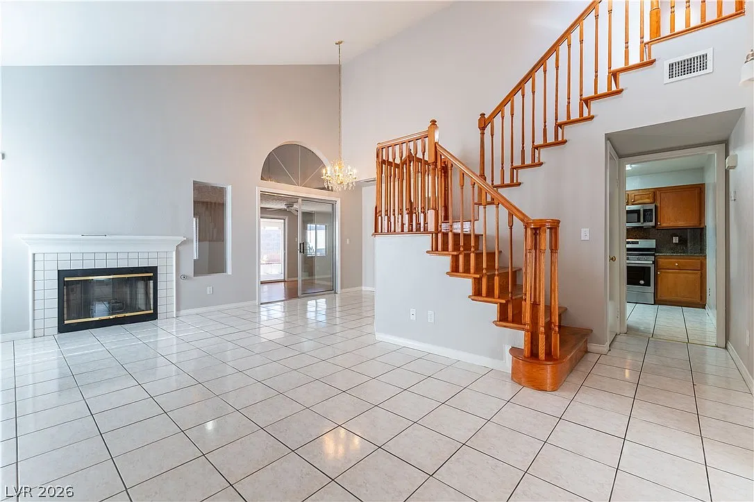 3 bed, 3.0 bath, 1840 sqft, $2,195 — Photo 2