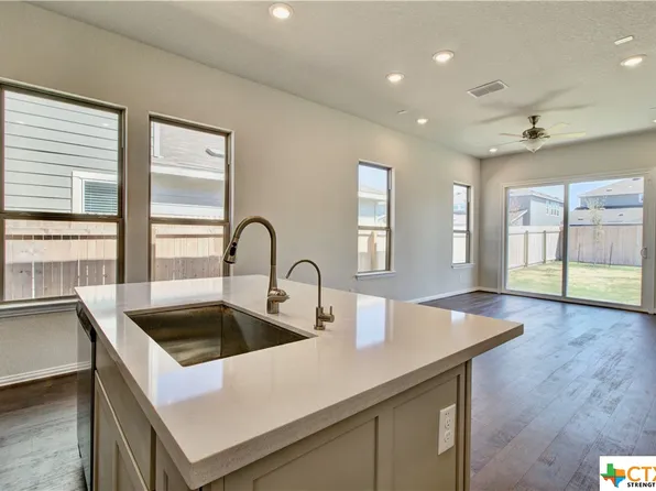 874 Farmhouse Trl, New Braunfels, TX 78130