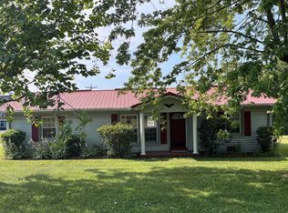 1023 N 1st St, Westmoreland, TN 37186