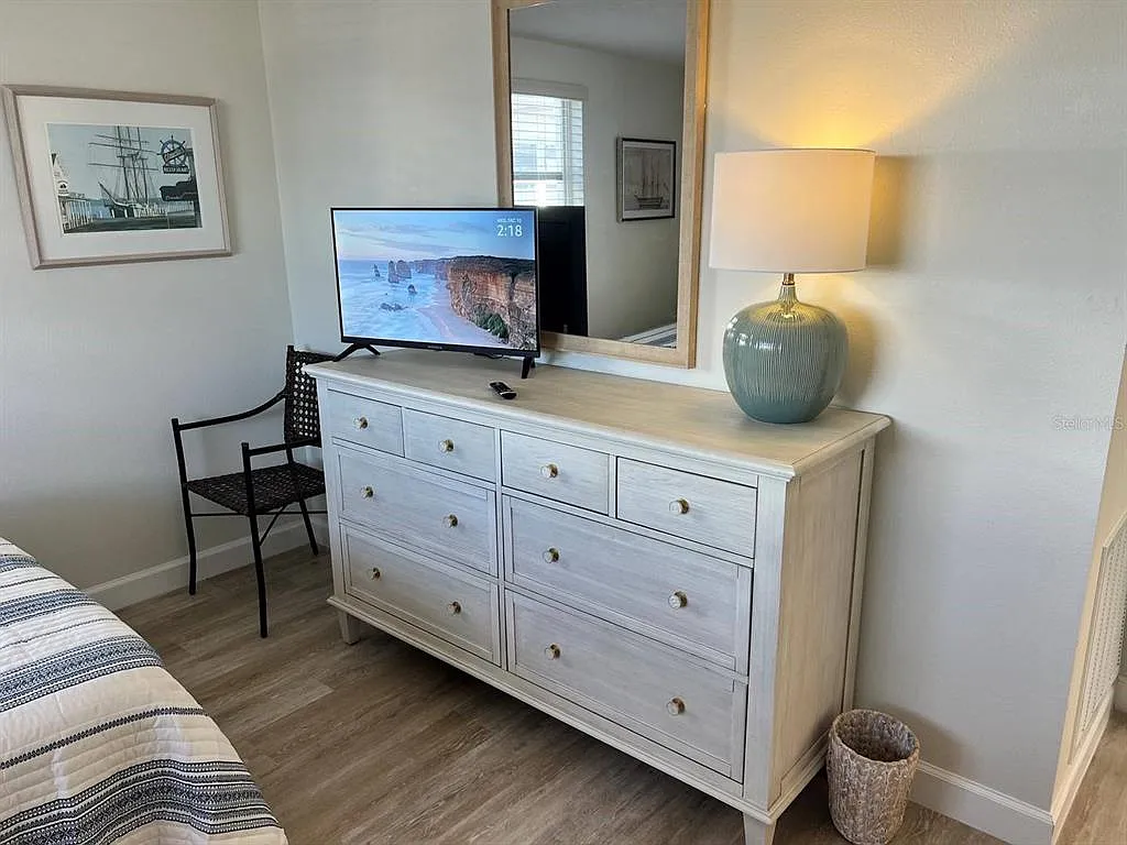 2 bed, 1.0 bath, 780 sqft, $8,370 — Photo 3