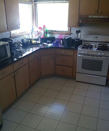 3rd image of 605 S Broadway St