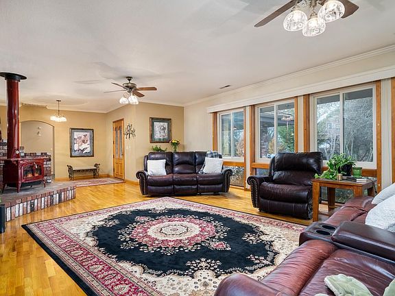 3rd image of 4936 Highcrest Dr