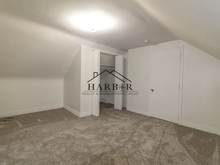 224 9th Ave NW — Photo 3