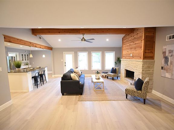 4th image of 2204 E Prairie Creek Dr