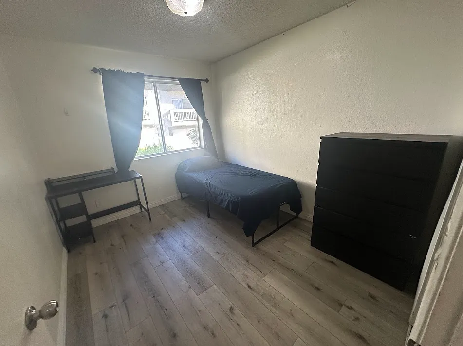 3 bed, 2.5 bath, 1291 sqft, $1,000 — Photo 1