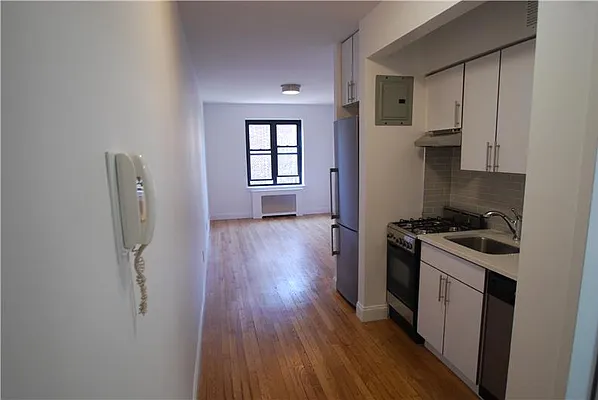 Rented by Buchbinder & Warren | media 8