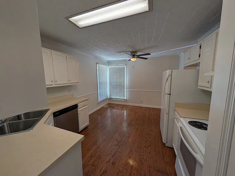 102 Post Oak Rd — Photo 19