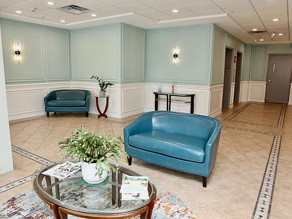 4th image of 6815 N Milwaukee Ave APT 402