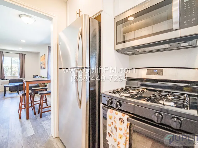 4233 Swift Ave — Photo 9
