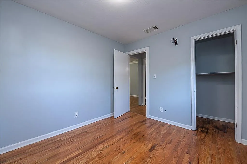 2 bed, 2.0 bath, 1000 sqft, $2,500 — Photo 2