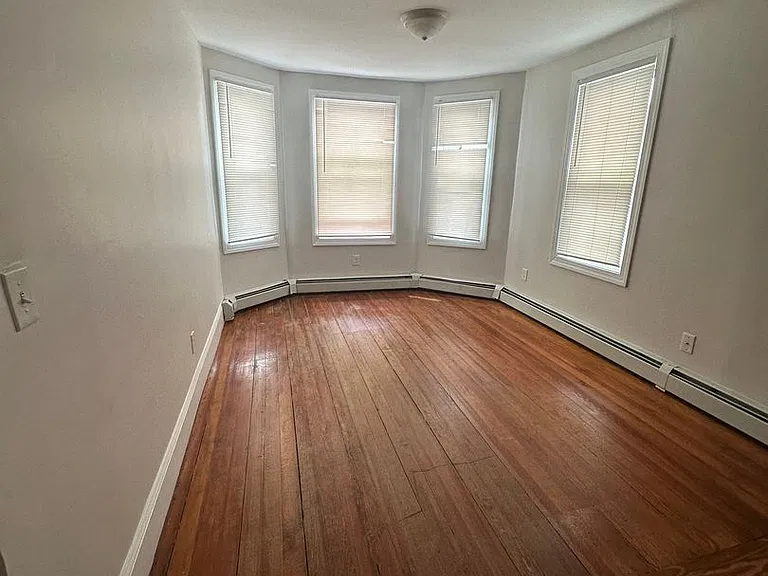39 America St — Photo 27