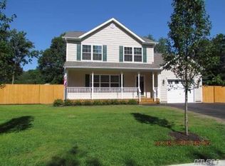 1 Locust Dr, Nesconset, NY 11767