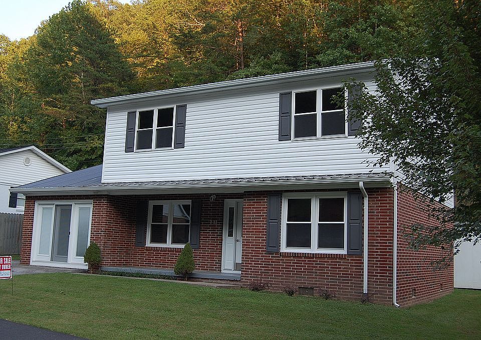 1st image of 211 Preston Est