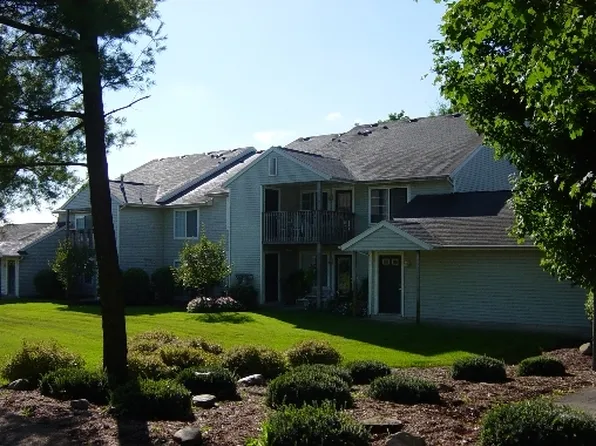 219 Hunters Ln NE, Rockford, MI 49341