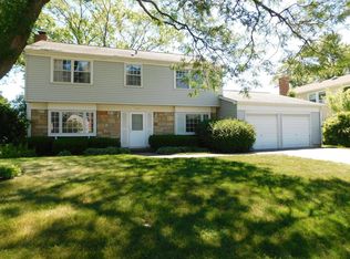 213 Weidner Rd, Buffalo Grove, IL 60089