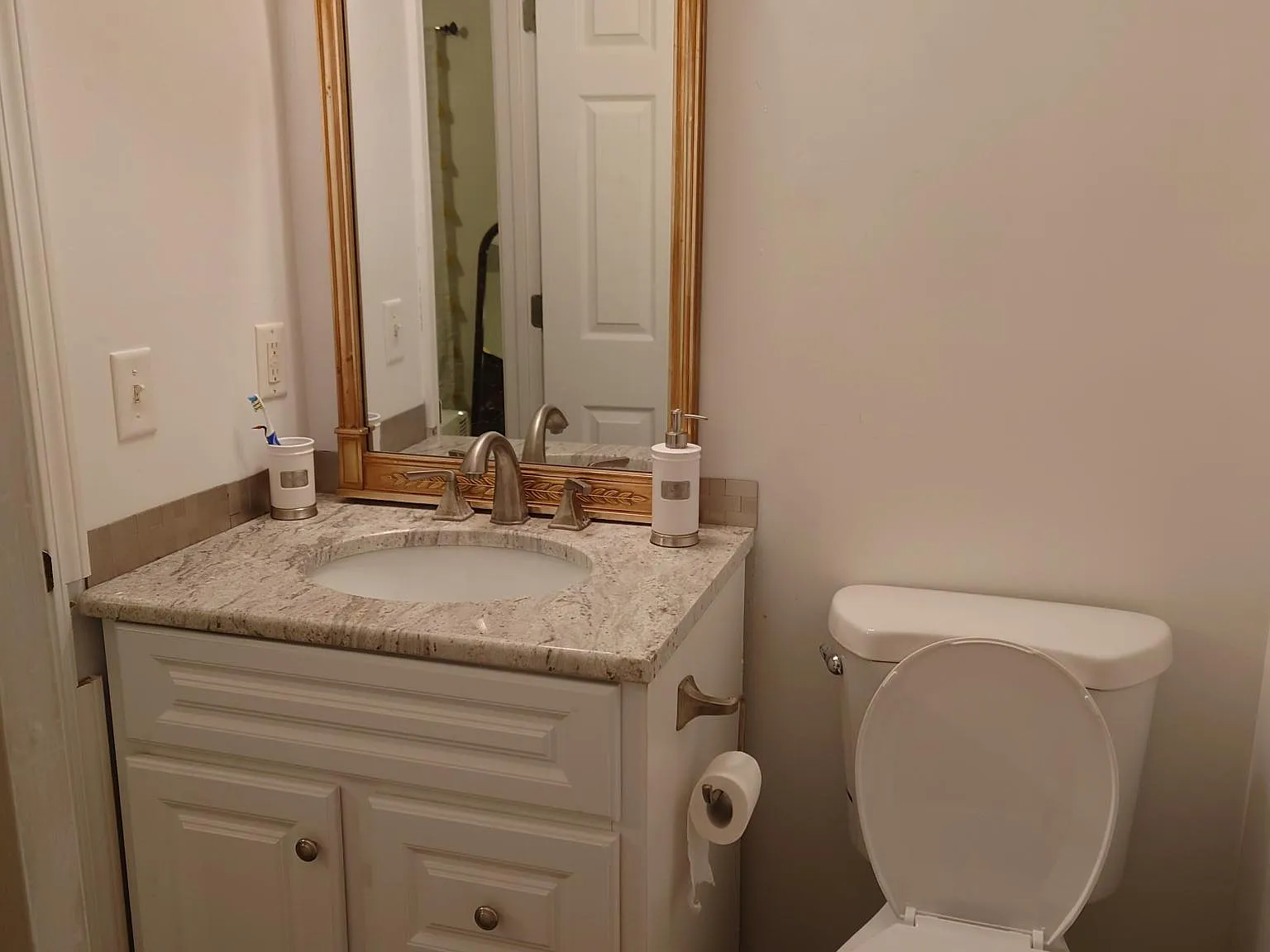 8 Leeward Ct — Photo 2