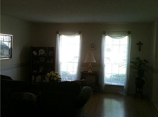 4th image of 137 Honeywood Dr