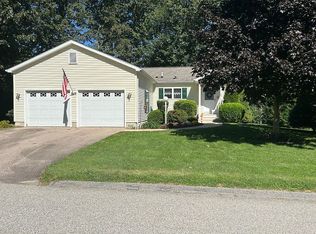 22 Wyndwood Rd, Uncasville, CT 06382