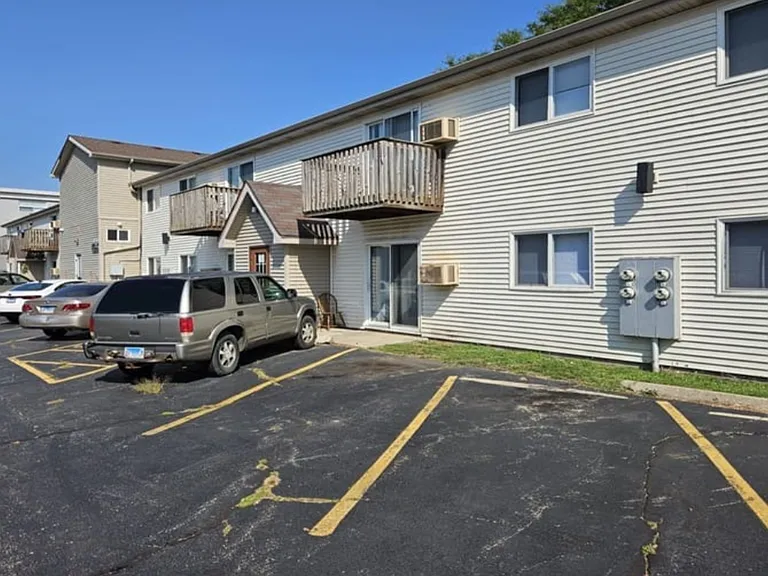 820 W Hillcrest Dr #1 — Photo 7