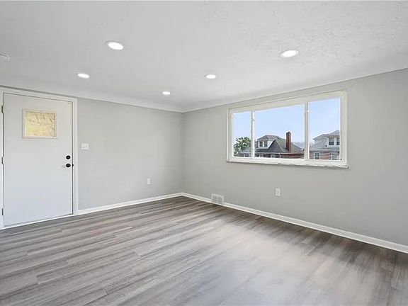 2nd image of 2703 Woodstock Ave