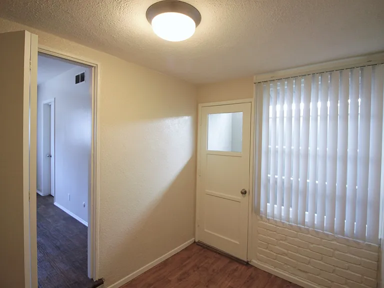 Applewood Apartments — Photo 68