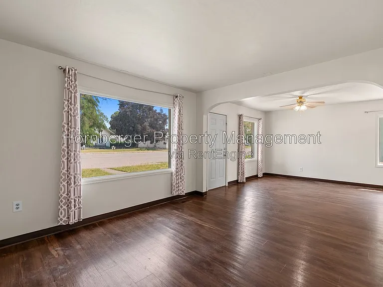 2410 E Everett Ave — Photo 8