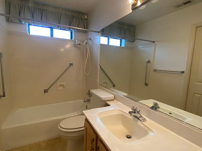 835 S 940 E — Photo 10
