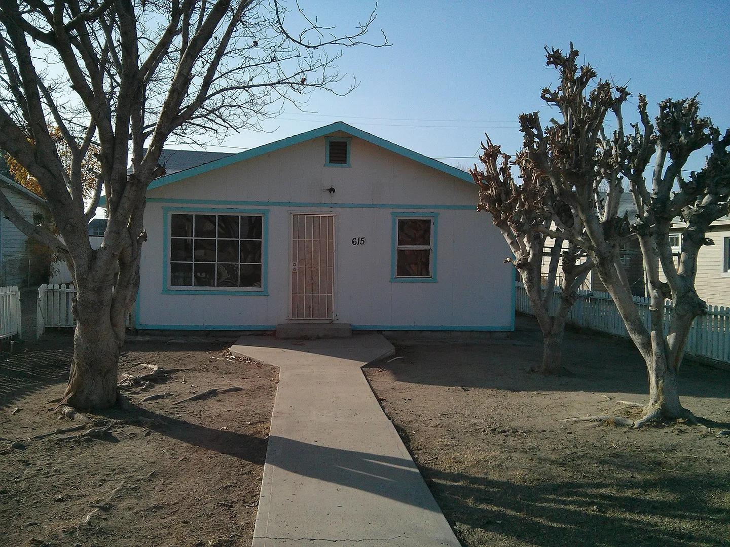 Available Now 3 Bed 1 Bath In Taft Ca — Photo 2
