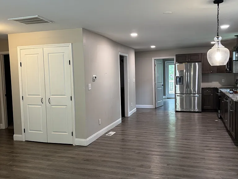 906 Skyland St — Photo 5